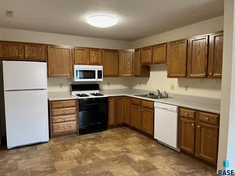 Kitchen - 1100 Elder St, Canton, SD 57013 photo 1 of 1