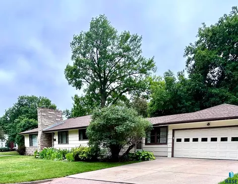 1509 S Carter Pl, Sioux Falls, SD 57105