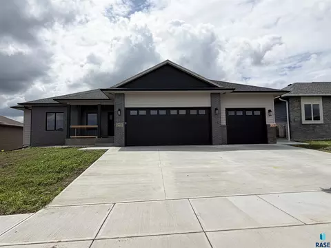 2901 S Dunraven Ave, Sioux Falls, SD 57110