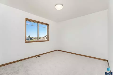 Bedroom - 6143 S Bison Pl, Sioux Falls, SD 57108 photo 6 of 7