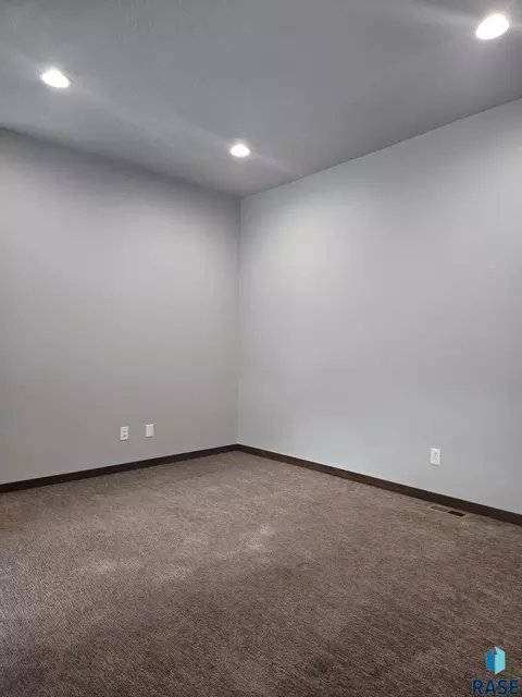 Other - 504 W Cascade St, Sioux Falls, SD 57108 photo 5 of 6
