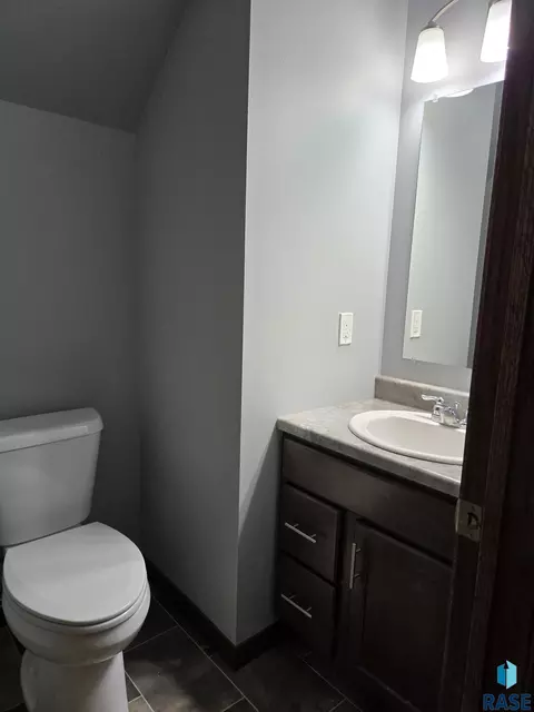 Bath - 504 W Cascade St, Sioux Falls, SD 57108 photo 1 of 3