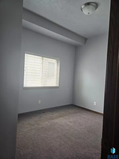 Bedroom - 504 W Cascade St, Sioux Falls, SD 57108 photo 2 of 2