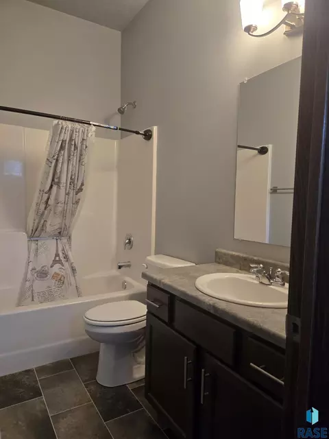 Bath - 504 W Cascade St, Sioux Falls, SD 57108 photo 3 of 3