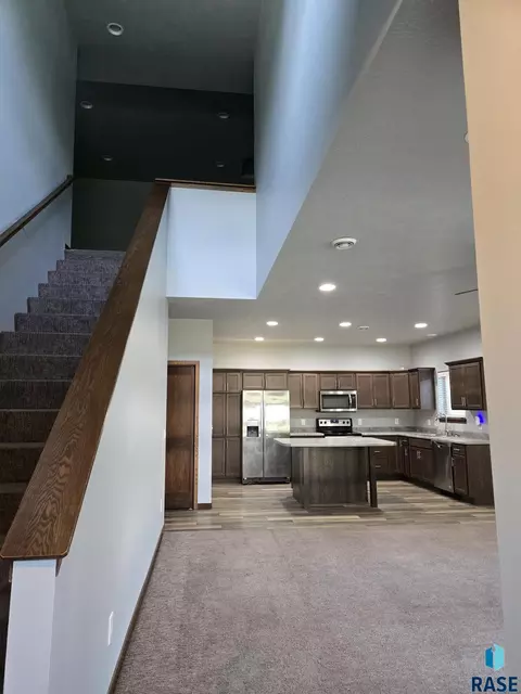 Entry Way - 504 W Cascade St, Sioux Falls, SD 57108 photo 2 of 3