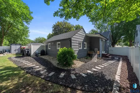 923 N Spring St, Luverne, MN 56156