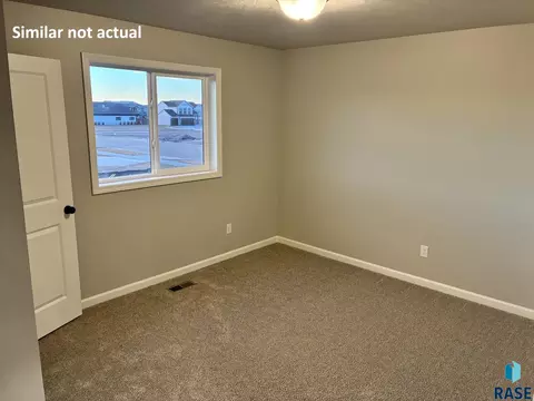 Bedroom - 5616 E Ashwood Cir, Sioux Falls, SD 57108 photo 2 of 3