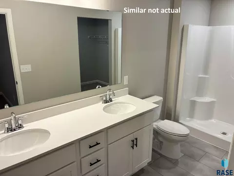Bath - 5616 E Ashwood Cir, Sioux Falls, SD 57108 photo 2 of 3