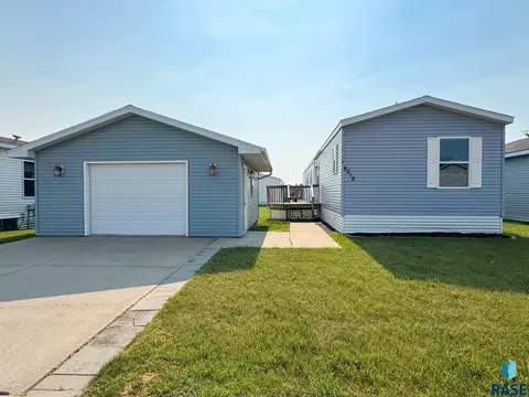 6018 S Belfair Pl, Sioux Falls, SD 57106