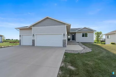 Exterior - 745 Fox Ct, Tea, SD 57064 photo 4 of 19