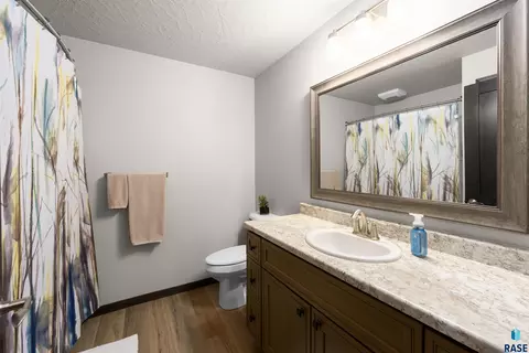 Bath - 745 Fox Ct, Tea, SD 57064 photo 7 of 8