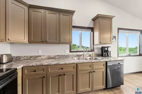 Kitchen - 745 Fox Ct, Tea, SD 57064 photo 4 of 5