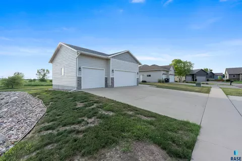 Exterior - 745 Fox Ct, Tea, SD 57064 photo 7 of 19