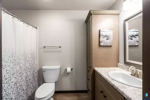 Bath - 745 Fox Ct, Tea, SD 57064 photo 3 of 8