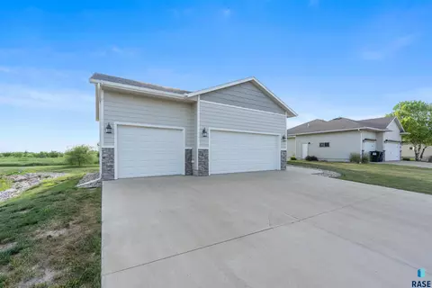 Other - 745 Fox Ct, Tea, SD 57064 photo 2 of 25