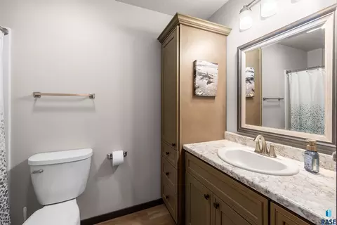 Bath - 745 Fox Ct, Tea, SD 57064 photo 5 of 8