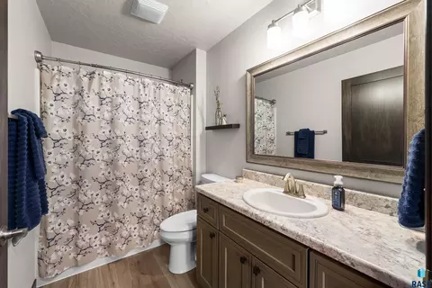 Bath - 745 Fox Ct, Tea, SD 57064 photo 2 of 8
