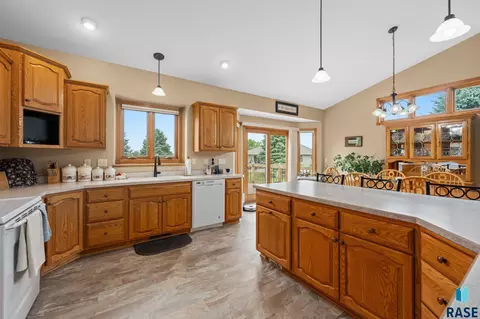 507 Erin Cir, Hartford, SD 57033