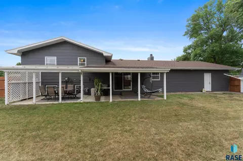 Exterior - 508 S 2nd Ave, Brandon, SD 57005 photo 5 of 6
