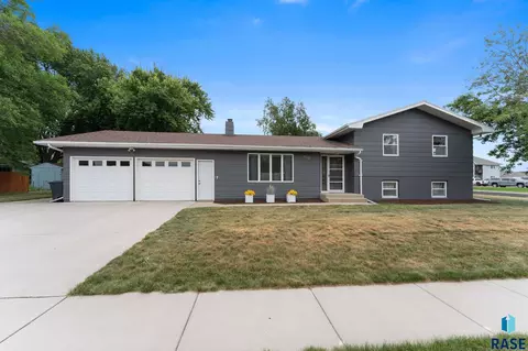 Exterior - 508 S 2nd Ave, Brandon, SD 57005 photo 6 of 6