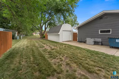 Exterior - 508 S 2nd Ave, Brandon, SD 57005 photo 2 of 6