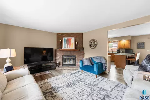 Living - 508 S 2nd Ave, Brandon, SD 57005 photo 2 of 4