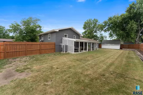 Exterior - 508 S 2nd Ave, Brandon, SD 57005 photo 4 of 6