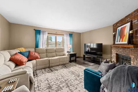 Living - 508 S 2nd Ave, Brandon, SD 57005 photo 1 of 4