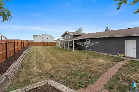 Exterior - 508 S 2nd Ave, Brandon, SD 57005 photo 3 of 6