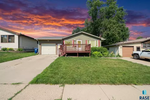 713 S Holt Ave, Sioux Falls, SD 57103
