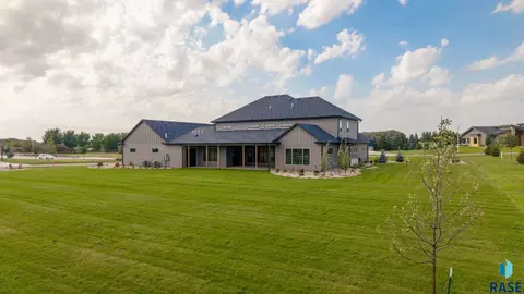 5501 E Markham St, Sioux Falls, SD 57110 photo 3