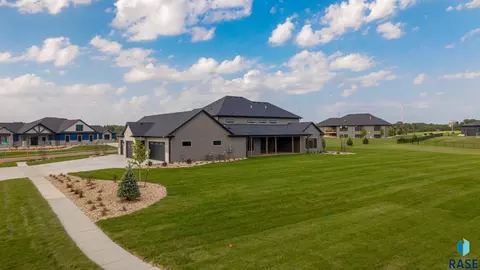 5501 E Markham St, Sioux Falls, SD 57110 photo 4