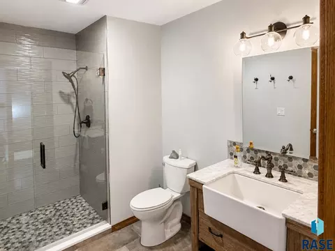 Bath - 48190 265th St, Brandon, SD 57005 photo 3 of 8