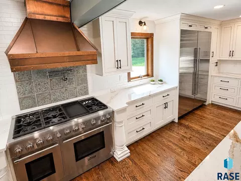 Kitchen - 48190 265th St, Brandon, SD 57005 photo 3 of 6