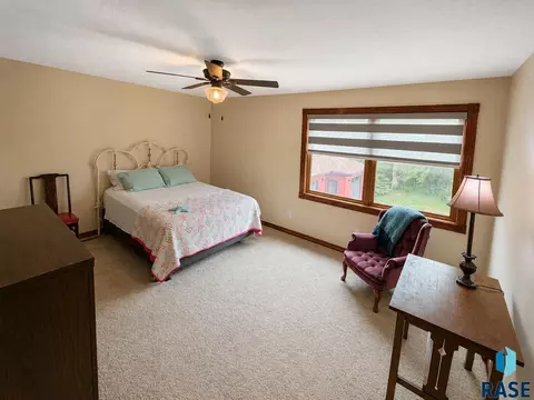 Bedroom - 48190 265th St, Brandon, SD 57005 photo 6 of 9