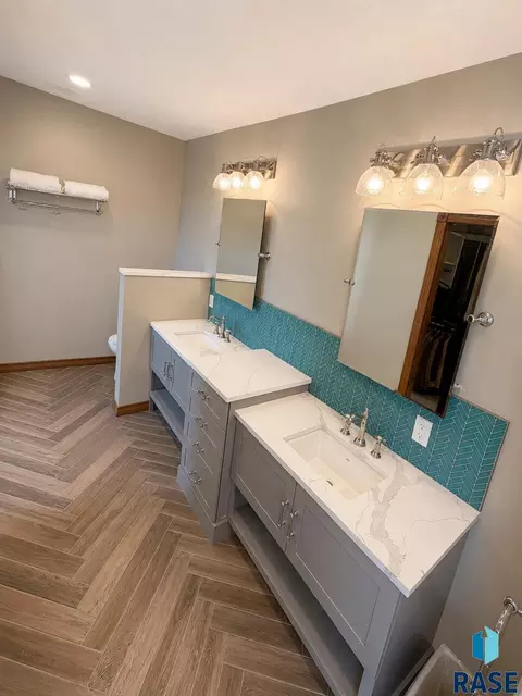 Bath - 48190 265th St, Brandon, SD 57005 photo 6 of 8