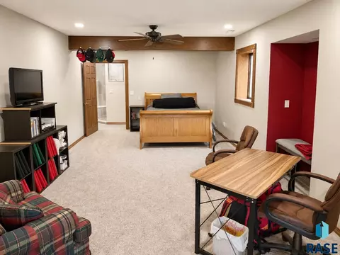 Bedroom - 48190 265th St, Brandon, SD 57005 photo 4 of 9
