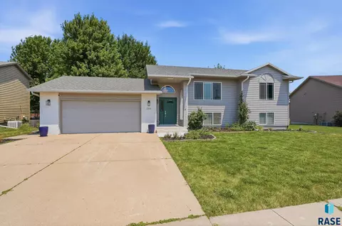 4404 E Steeple Cir, Sioux Falls, SD 57103