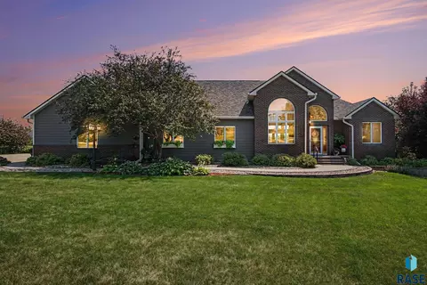 48071 Sun Meadow Ct, Sioux Falls, SD 57108