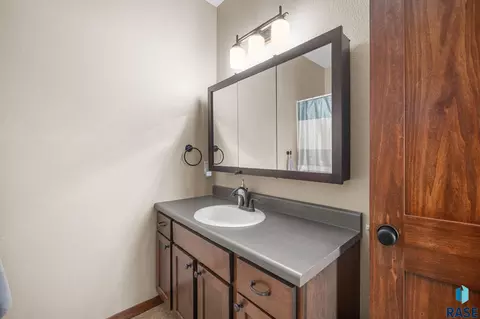 Bath - 1006 Tanner Ct, Tea, SD 57064 photo 2 of 3