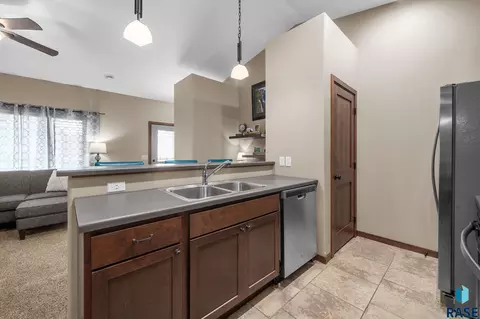 Kitchen - 1006 Tanner Ct, Tea, SD 57064 photo 2 of 3