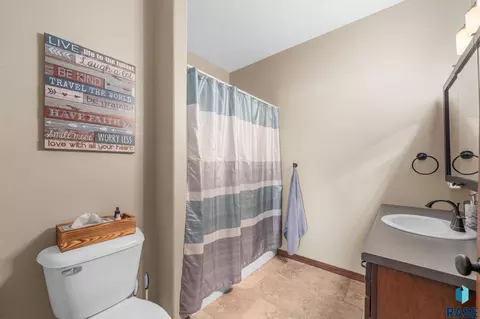 Bath - 1006 Tanner Ct, Tea, SD 57064 photo 3 of 3
