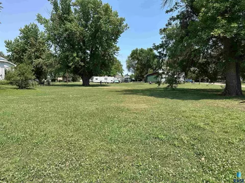 E Iowa St, Bridgewater, SD 57319 photo 2