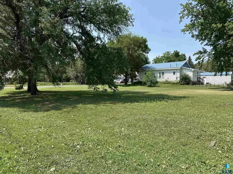 E Iowa St, Bridgewater, SD 57319 photo 4
