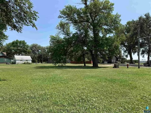 E Iowa St, Bridgewater, SD 57319 photo 3