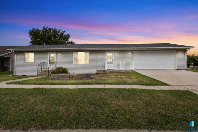 229 N Cherry St, Lennox, SD 57039