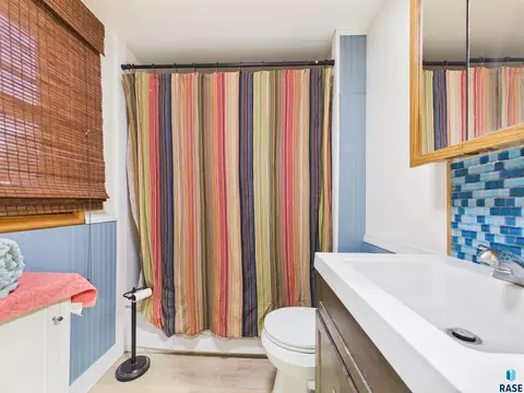 Bath - 116 W Smith St, Oldham, SD 57051 photo 2 of 4