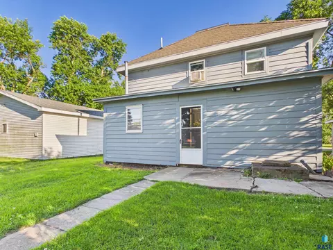 Exterior - 116 W Smith St, Oldham, SD 57051 photo 7 of 9