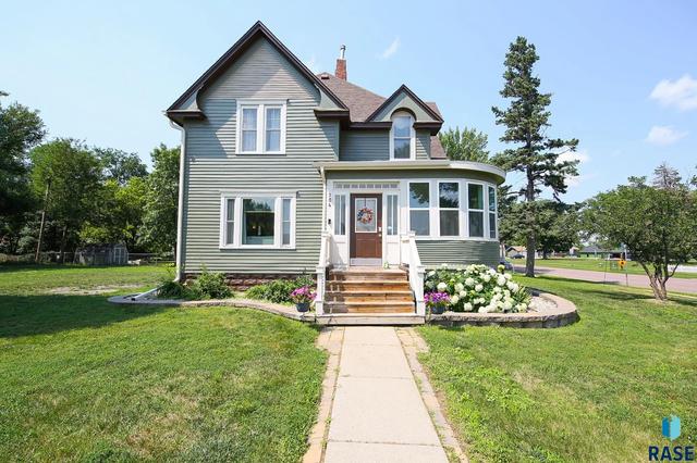 104 W Rummel Ave, Lennox, SD 57039
