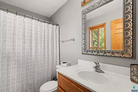 Bath - 1125 N Main Ave, Tea, SD 57064 photo 1 of 3